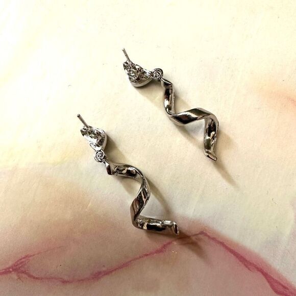 Silver tone swirl blue inlay earrings - Picture 7 of 7